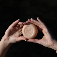 Nettoyant Visage Solide Doux Rose – Peaux Mixtes à Sèches